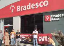 Bancários de Rondônia protestam contra demissões no Bradesco